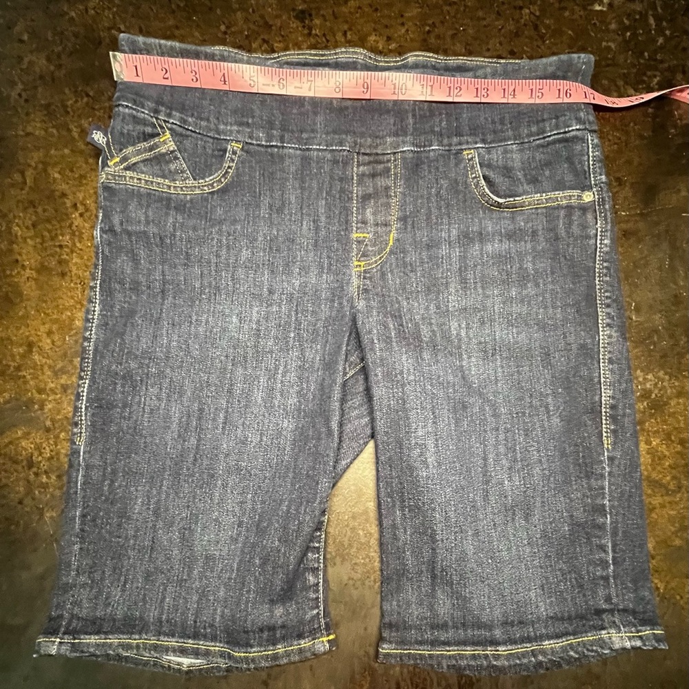 Rock & Republic Fever Slimming Bermuda Denim Shorts Stretchy, 16 - Picture 7 of 9